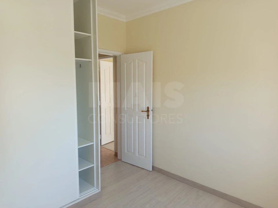 Apartamento T2 para Venda em Reguengo Grande Foto 5