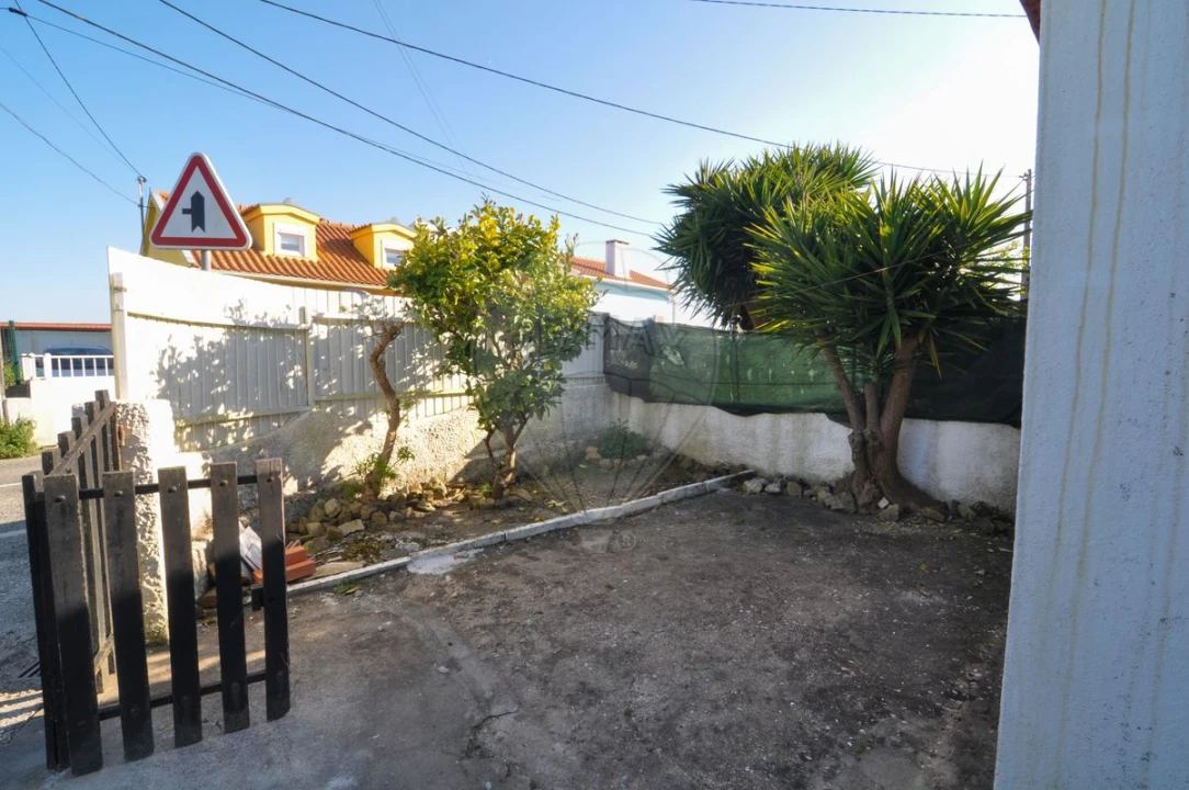 Moradia T2 para Venda em Carvoeira e Carmões Foto 5