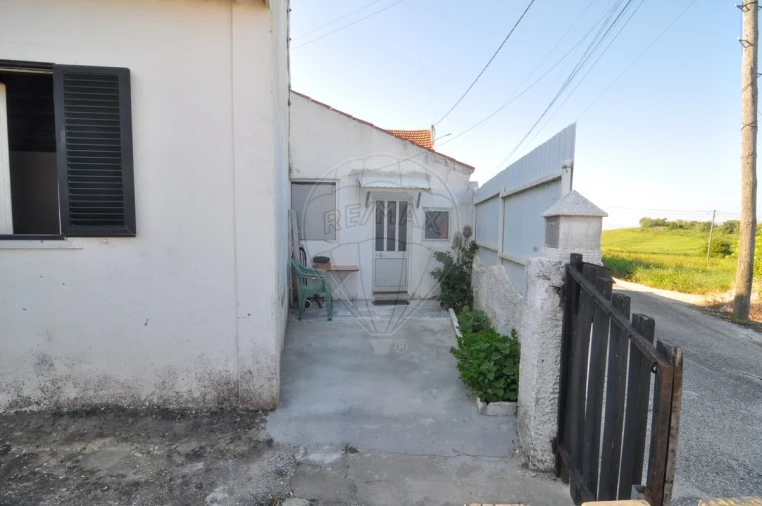 Moradia T2 para Venda em Carvoeira e Carmões