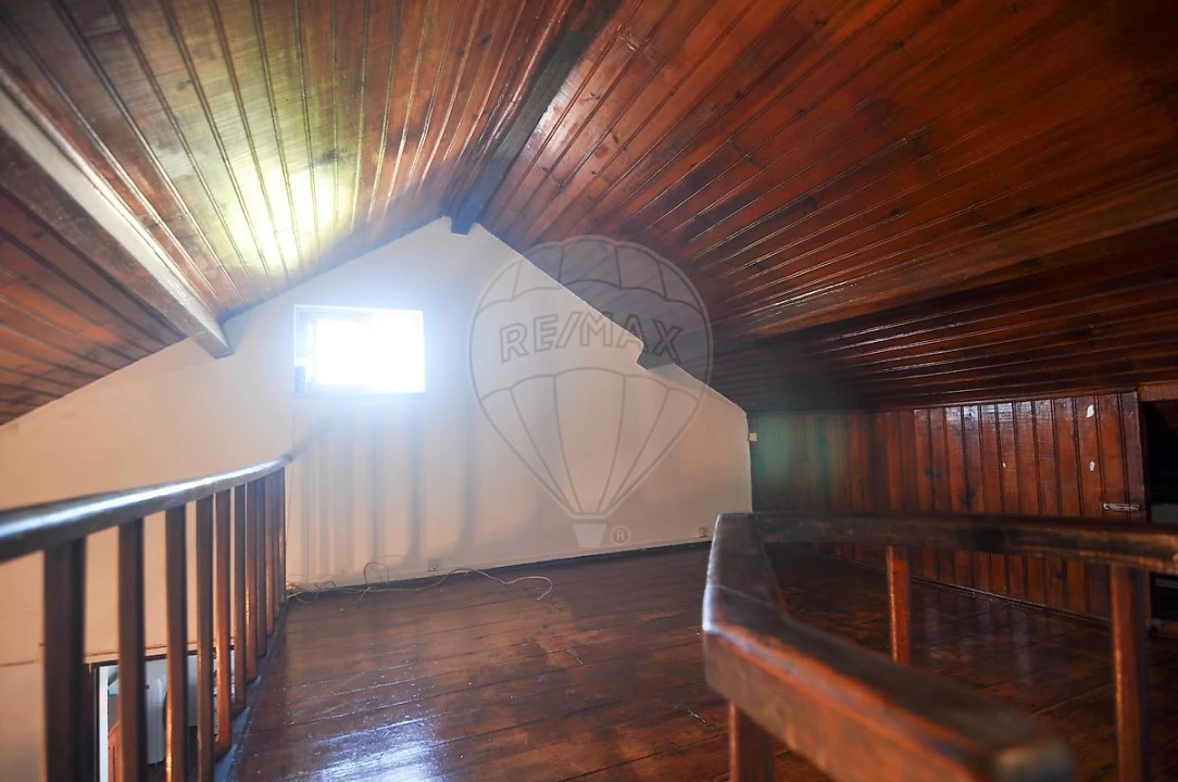 Moradia T2 para Venda em Carvoeira e Carmões Foto 3