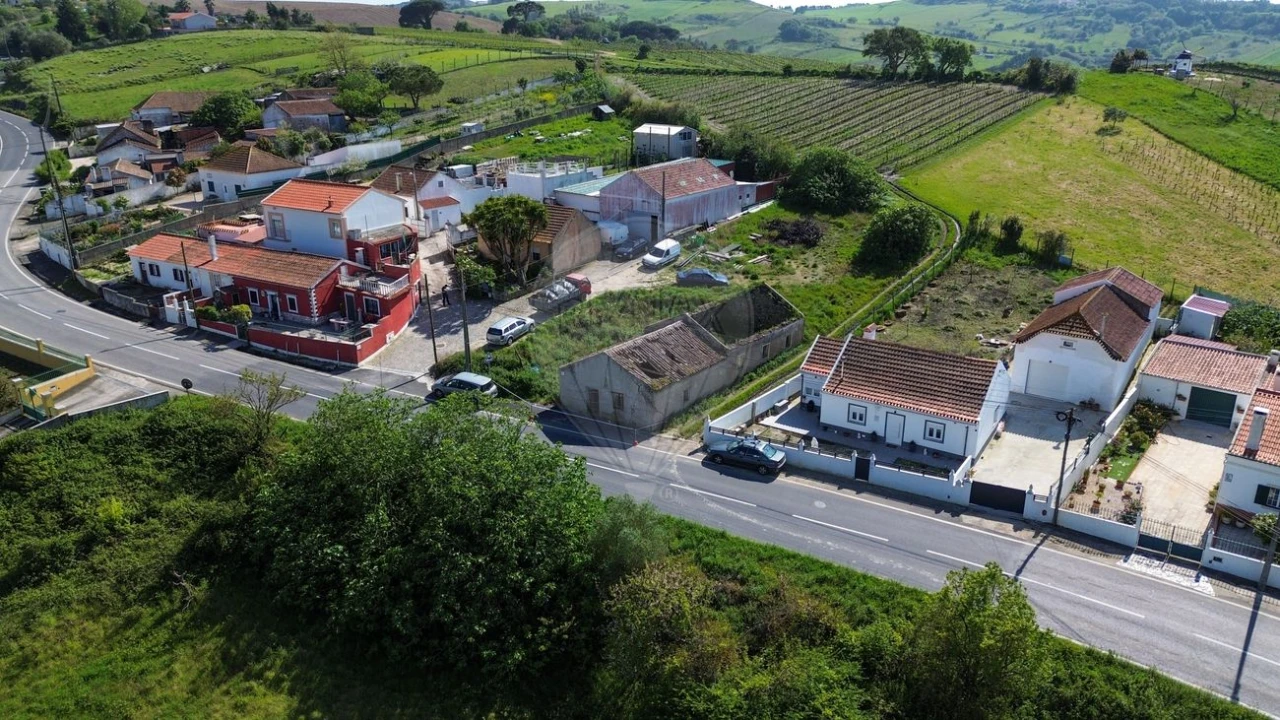 Moradia T2 para Venda em Carvoeira e Carmões Foto 1