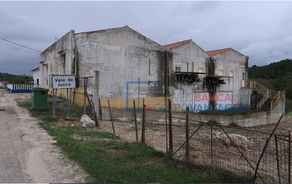 Armazém para Venda em Comenda Foto 1