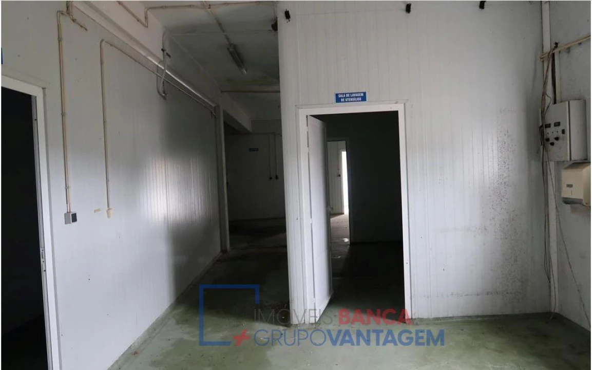Armazém para Venda em Comenda Foto 3