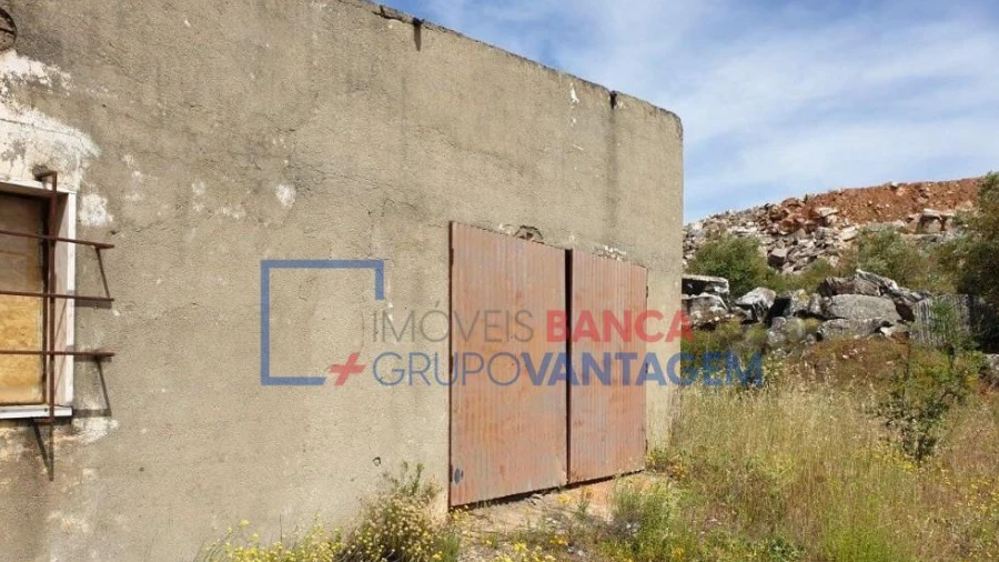 Armazém para Venda em Estremoz (Santa Maria e Santo André)