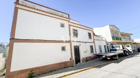 Moradia T2 para Venda em Loule (São Sebastião)
