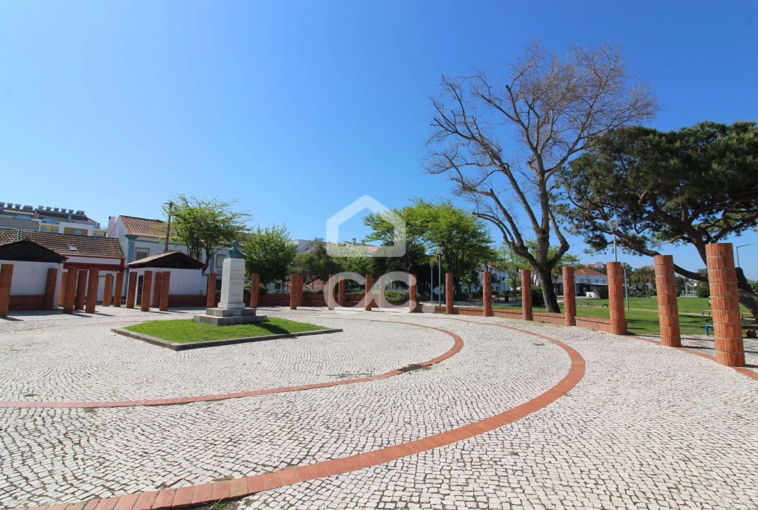 Moradia T4 para Venda em Alcochete Foto 5