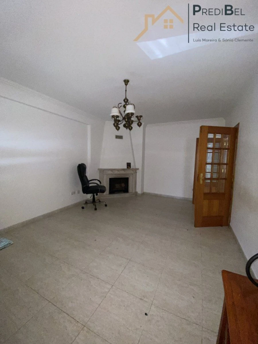 Apartamento T2 para Venda em Algueirão-Mem Martins Foto 4