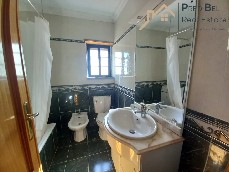 Moradia T4 para Venda em Santo Isidoro Foto 31