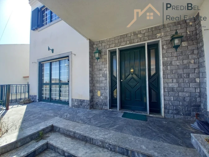 Moradia T4 para Venda em Santo Isidoro Foto 2