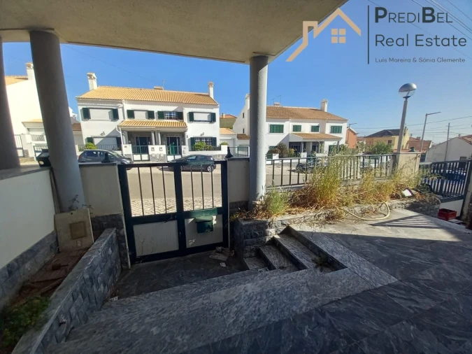 Moradia T4 para Venda em Santo Isidoro Foto 48