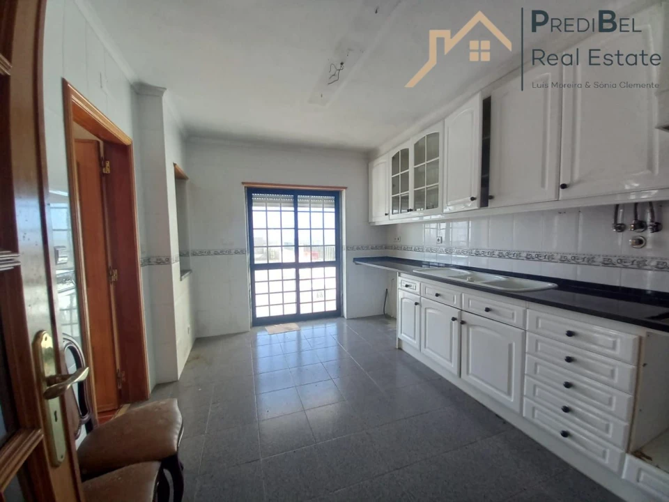 Moradia T4 para Venda em Santo Isidoro Foto 12