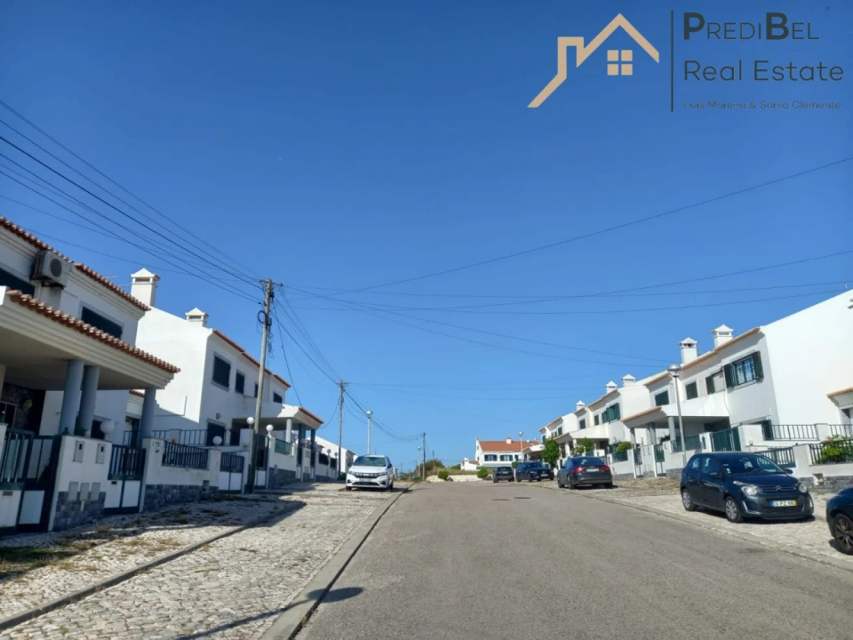 Moradia T4 para Venda em Santo Isidoro Foto 47