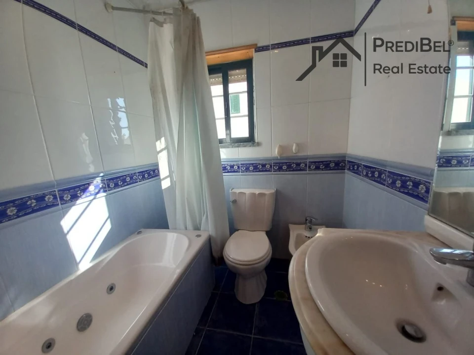 Moradia T4 para Venda em Santo Isidoro Foto 30