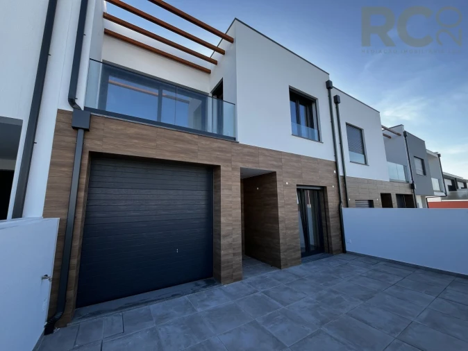 Moradia T3 para Venda em Silveira Foto 2