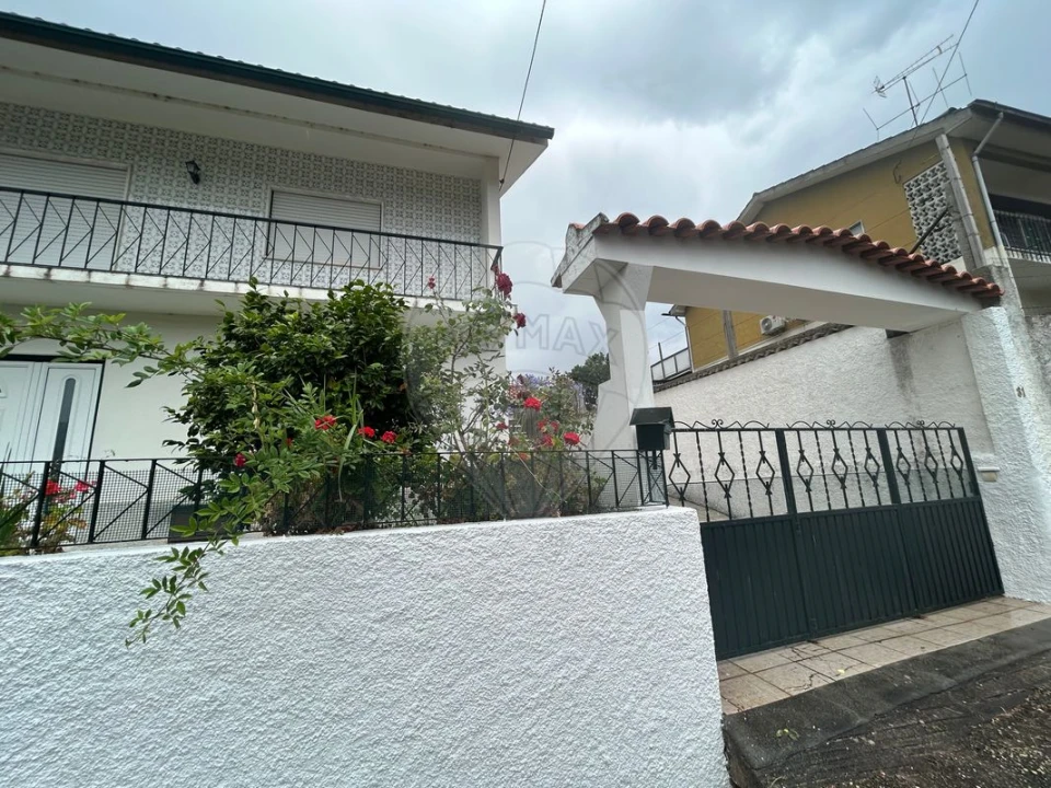 Moradia T4 para Venda em Ceira Foto 1