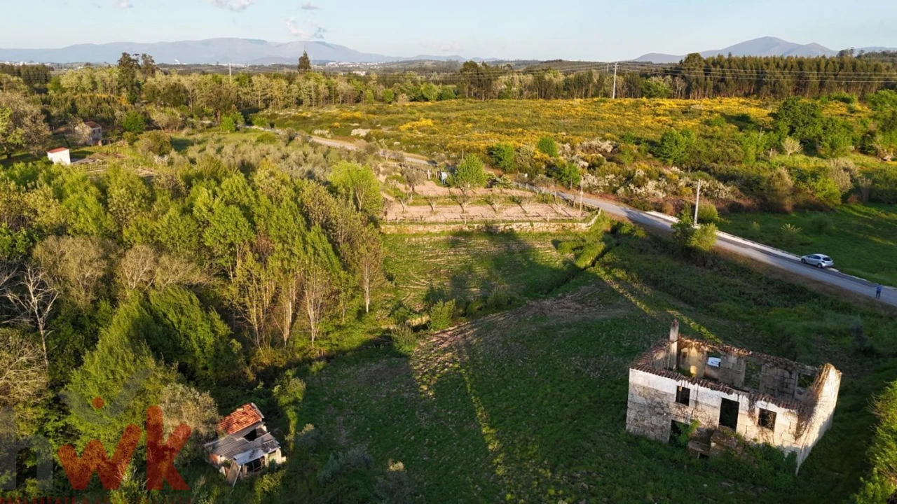 Moradia T3 para Venda em Covas e Vila Nova de Oliveirinha Foto 1