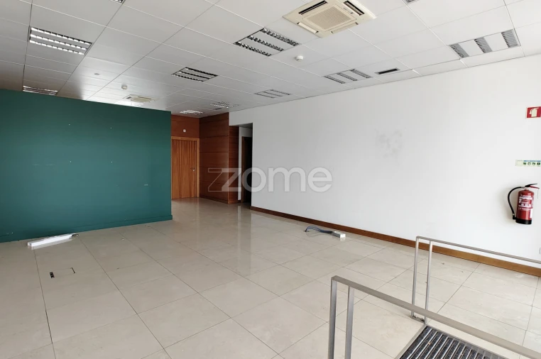 Negócio para Arrendamento em Alfena Foto 8