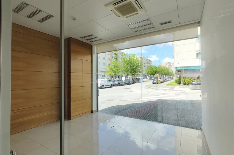 Negócio para Arrendamento em Alfena Foto 1