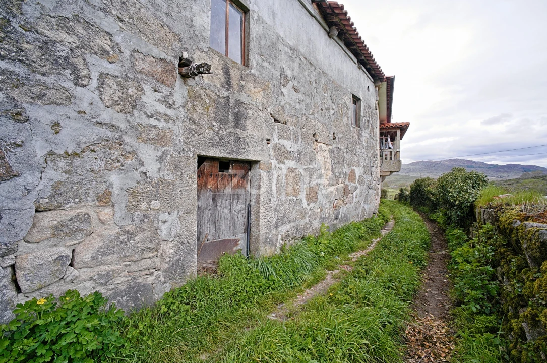 Moradia T5 para Venda em Tourem Foto 17