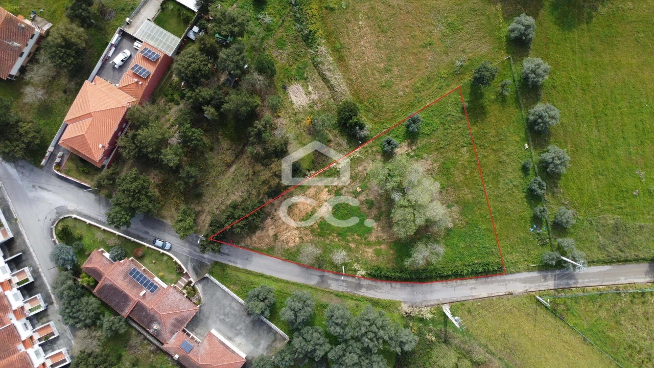 Terreno para Venda em Parceiros e Azoia Foto 2