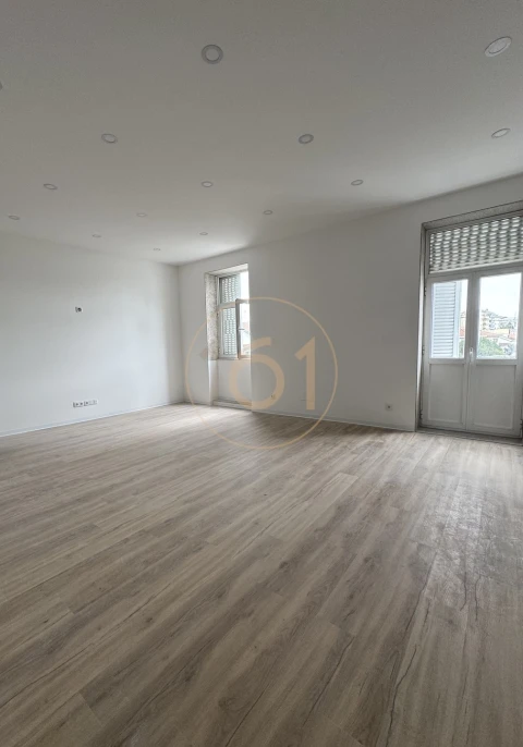 Apartamento T2 para Arrendamento em Pedrouços