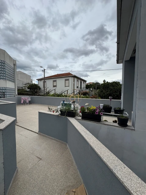 Apartamento T2 para Arrendamento em Pedrouços
