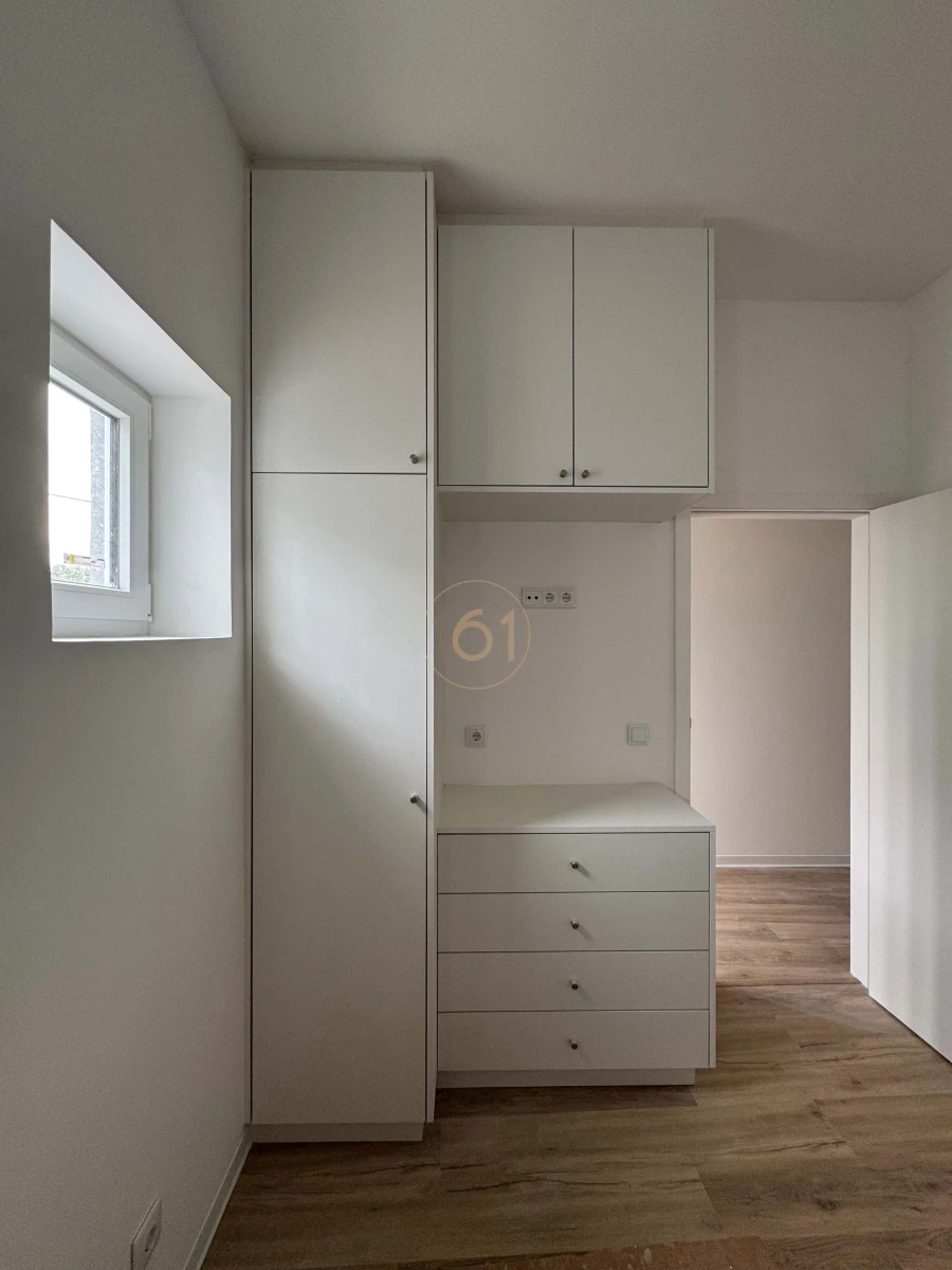 Apartamento T2 para Arrendamento em Pedrouços Foto 14