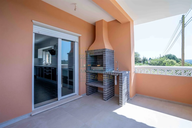 Moradia T3 para Venda em Salir de Matos Foto 7