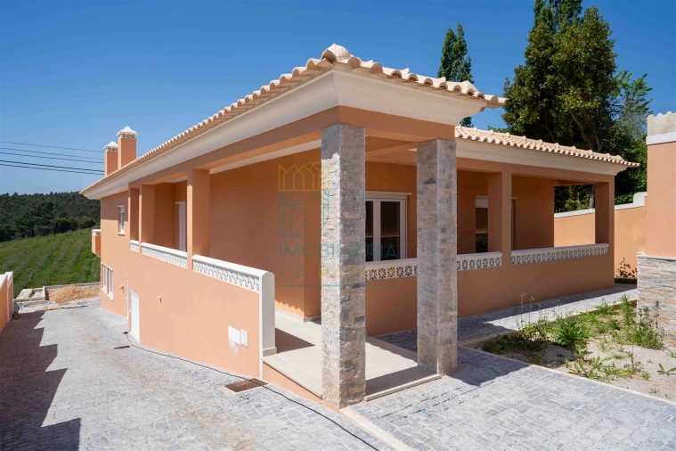 Moradia T3 para Venda em Salir de Matos Foto 3