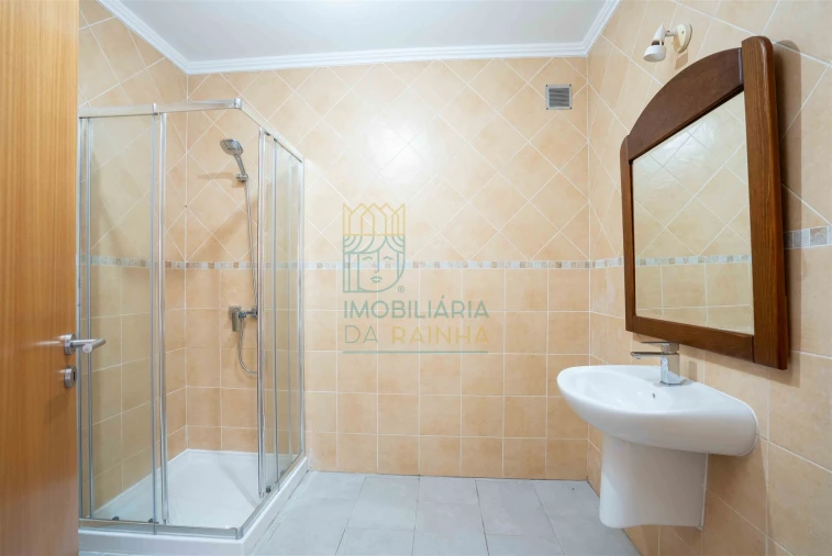 Moradia T3 para Venda em Salir de Matos Foto 31