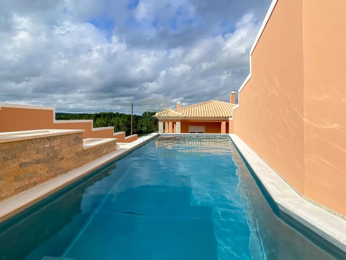 Moradia T3 para Venda em Salir de Matos Foto 5