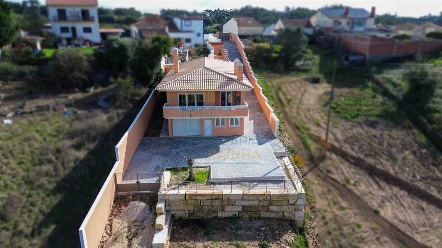 Moradia T3 para Venda em Salir de Matos Foto 4