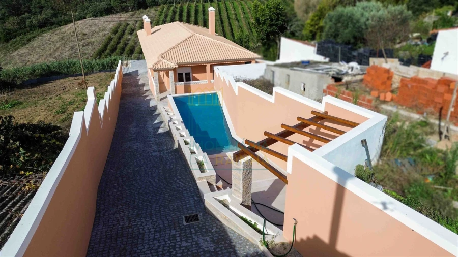 Moradia T3 para Venda em Salir de Matos Foto 11