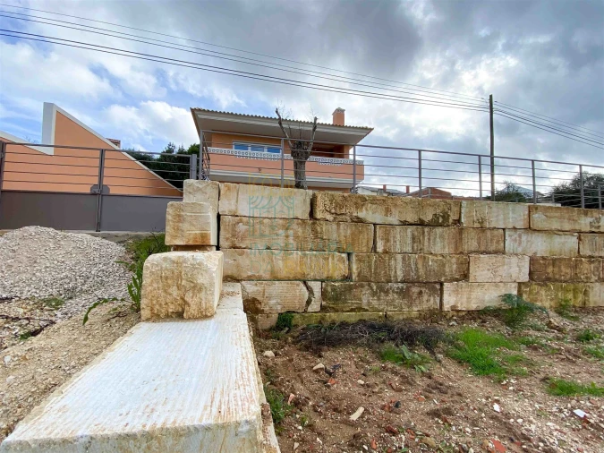 Moradia T3 para Venda em Salir de Matos Foto 36