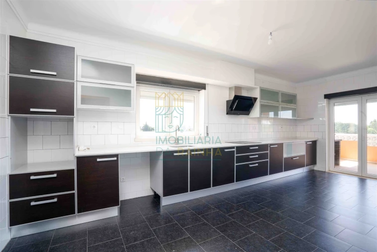 Moradia T3 para Venda em Salir de Matos Foto 14