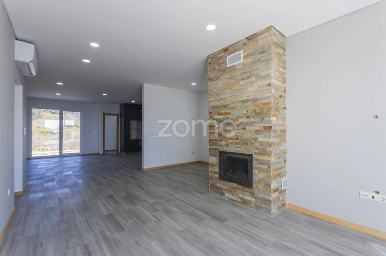 Moradia T3 para Venda em Alijo Foto 5