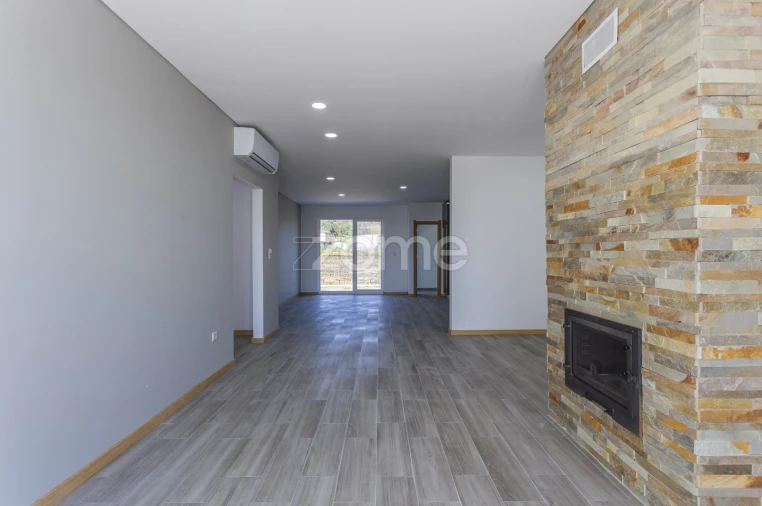 Moradia T3 para Venda em Alijo Foto 6