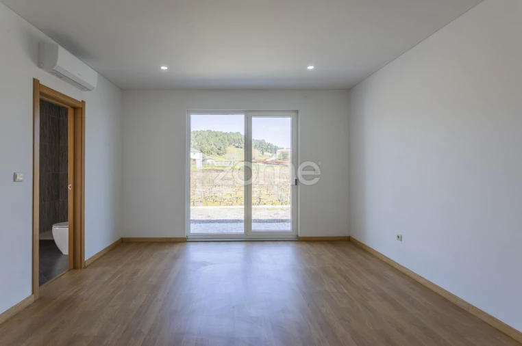 Moradia T3 para Venda em Alijo Foto 14