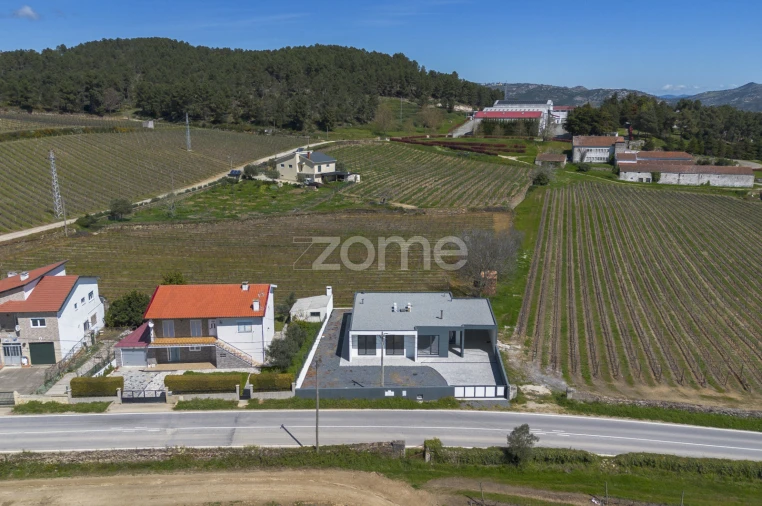 Moradia T3 para Venda em Alijo Foto 43