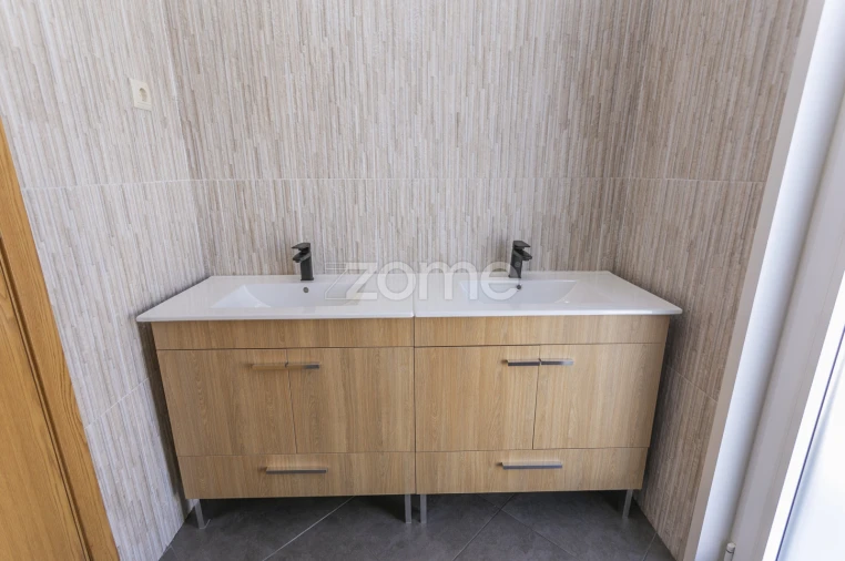 Moradia T3 para Venda em Alijo Foto 21