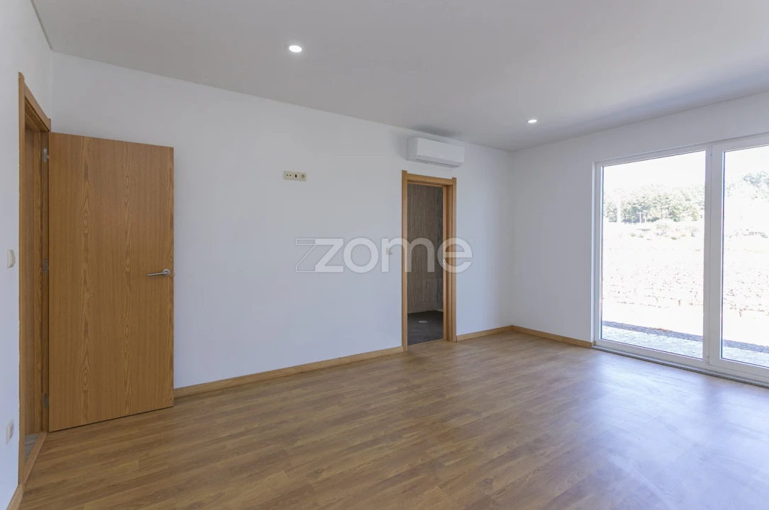 Moradia T3 para Venda em Alijo Foto 17