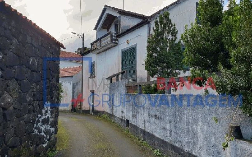 Moradia T4 para Venda em Santo Antonio Foto 1