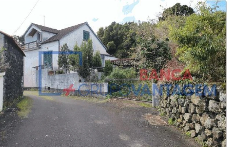 Moradia T4 para Venda em Santo Antonio Foto 5