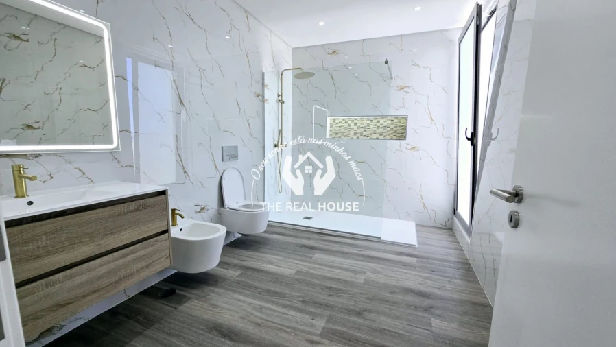 Moradia T3 para Venda em Calheta Foto 16