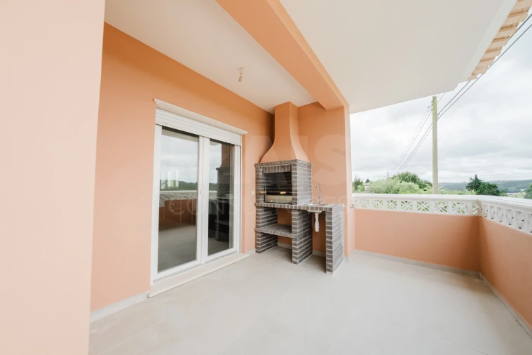 Moradia T3 para Venda em Salir de Matos Foto 7