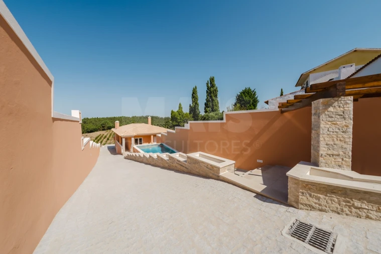 Moradia T3 para Venda em Salir de Matos Foto 1