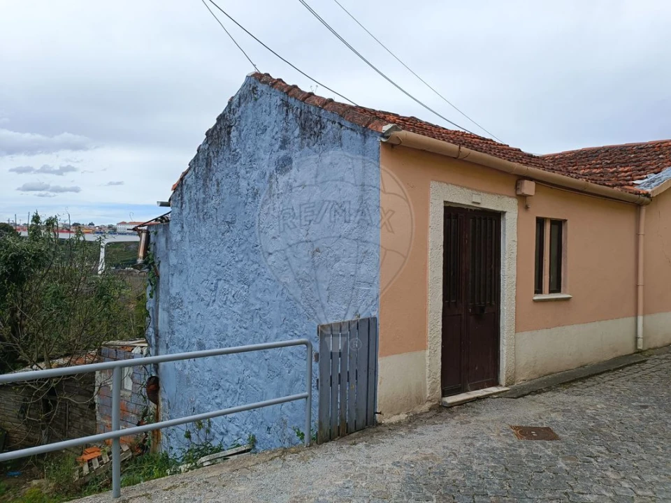 Moradia T1 para Venda em Oliveira do Douro Foto 2