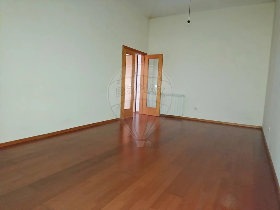 Apartamento T2 para Venda em Oliveira do Douro Foto 7