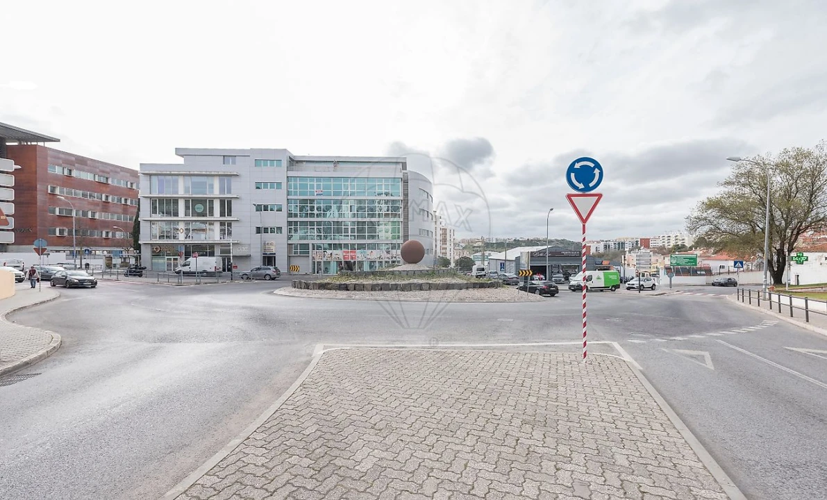 Apartamento T2 para Venda em Carnaxide e Queijas Foto 14