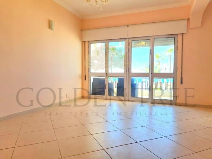 Apartamento T2 para Venda em Quarteira Foto 9